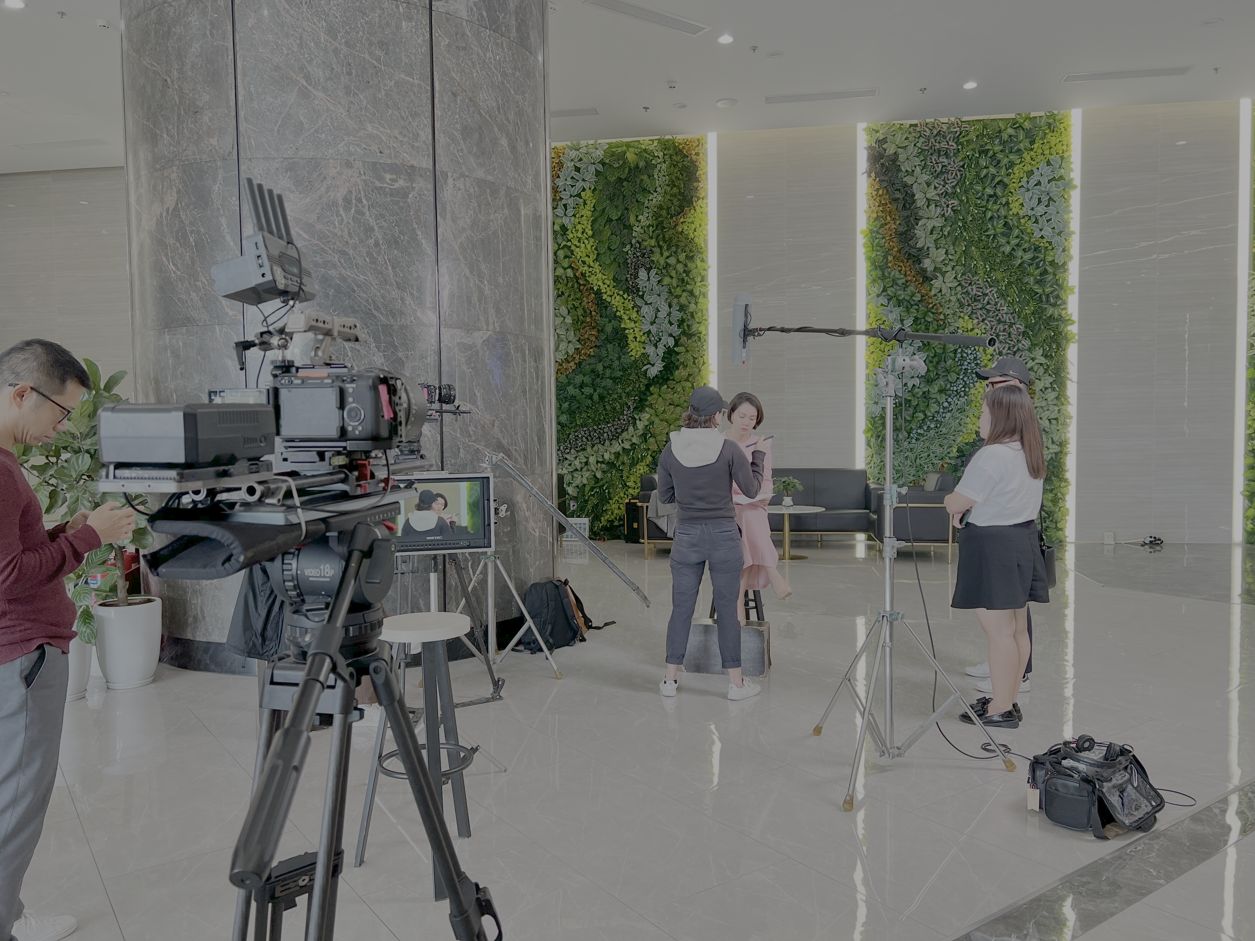 Director's briefing session with profile on set