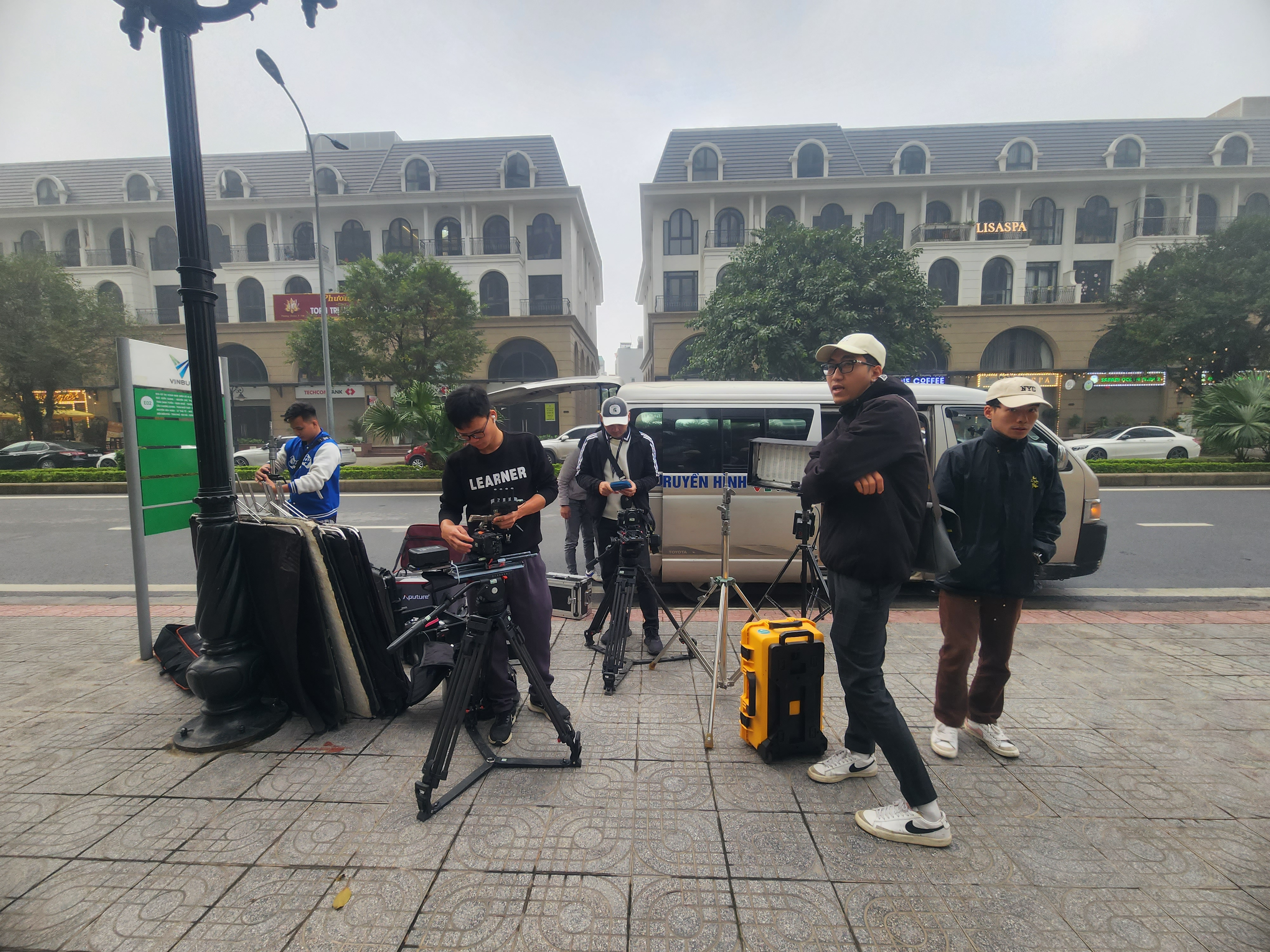 Video crew unloading equipment